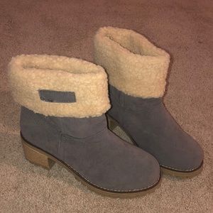 Grey winter boots